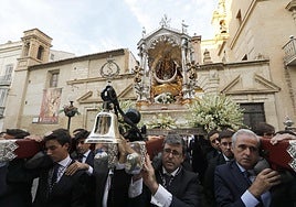 La Virgen de los Remedios al salir de su templo patronal