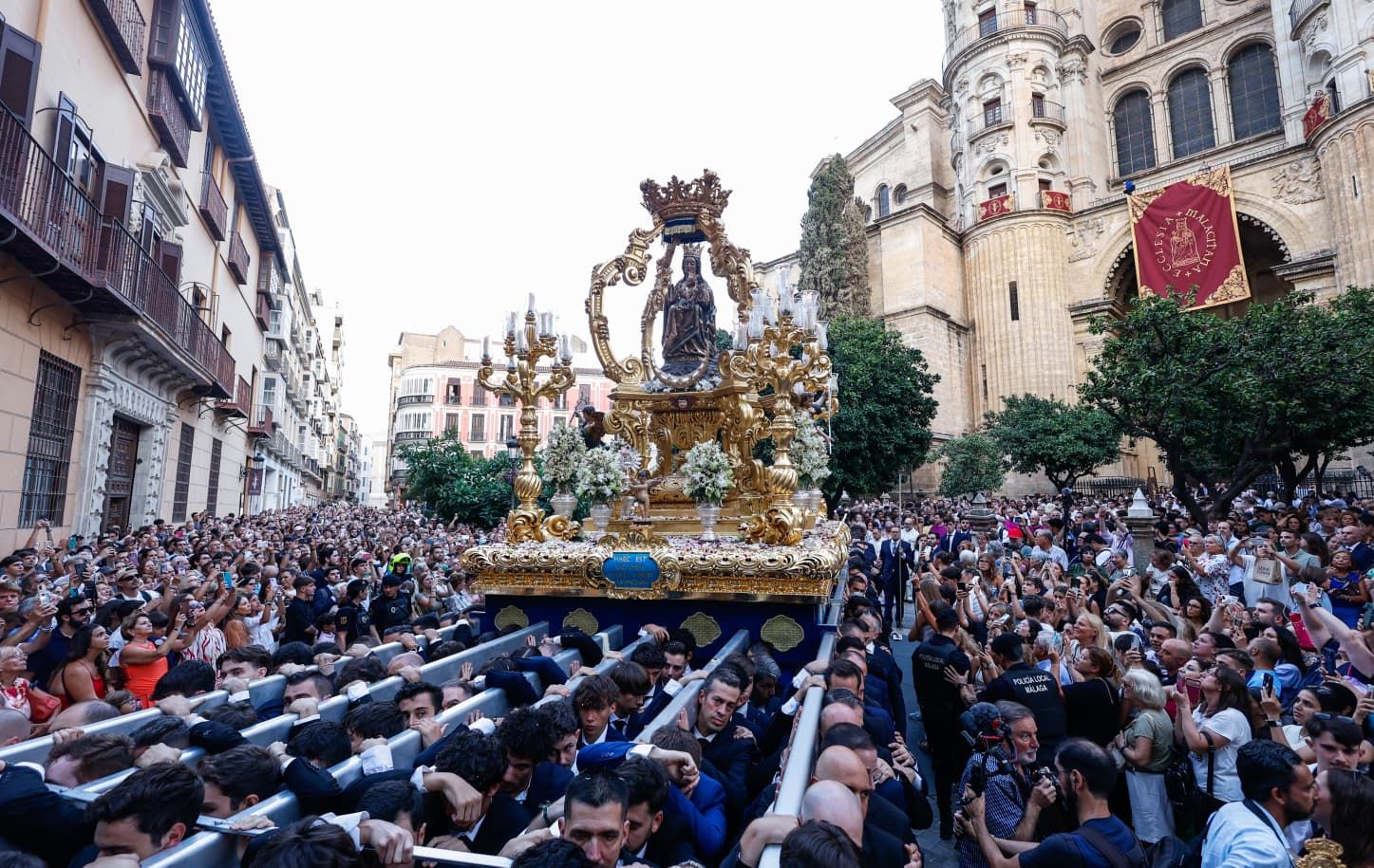 La procesión de la Virgen de la Victoria, en imágenes