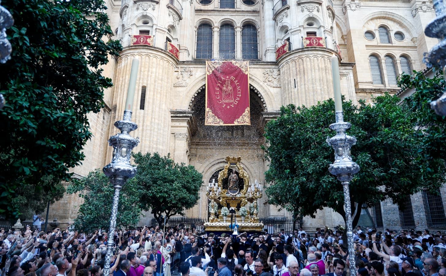 La procesión de la Virgen de la Victoria, en imágenes