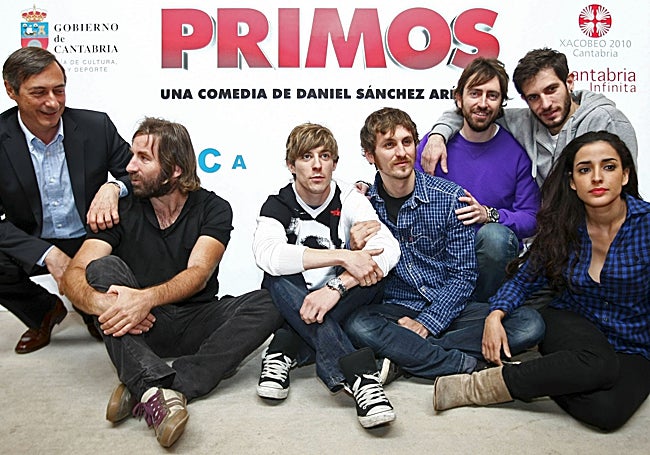 Alberto Félez (izquierda), junto al malagueño Antonio de la Torre y el equipo de 'Primos'.