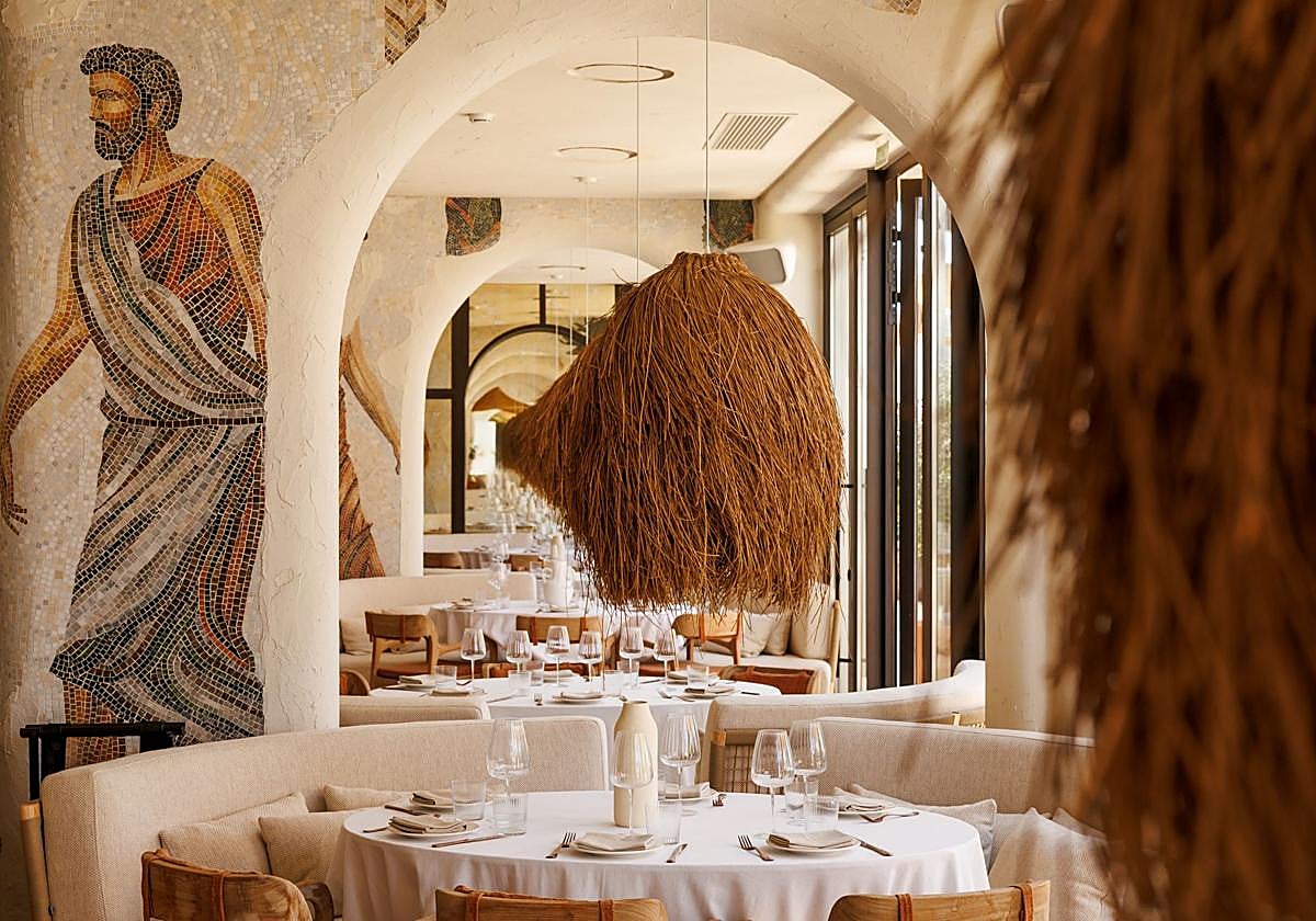 La decoración juega un papel relevante en el restaurante del complejo.