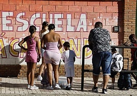 Imágenes del regreso a las aulas de los alumnos más pequeñas.