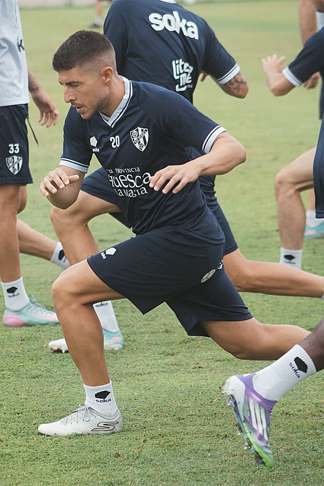 Portillo, en un entrenamiento con el Huesca.