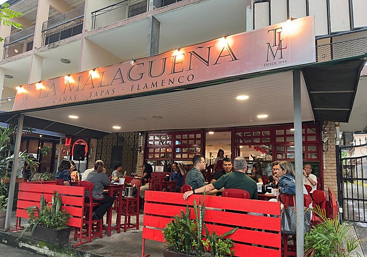 La fachada de la Taberna La Malagueña.