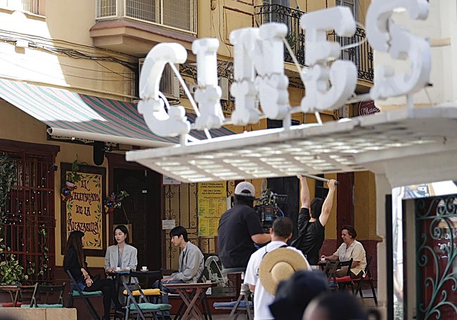 El Vegetariano de Alcazabilla ha sido el escenario de una de las escenas con los protagonistas.