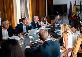 Reunión de los equipos del Ayuntamiento y de la Junta sobre Los Asperones, este viernes.