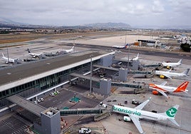 Aviones estacionados en el aeropuerto de Málaga.