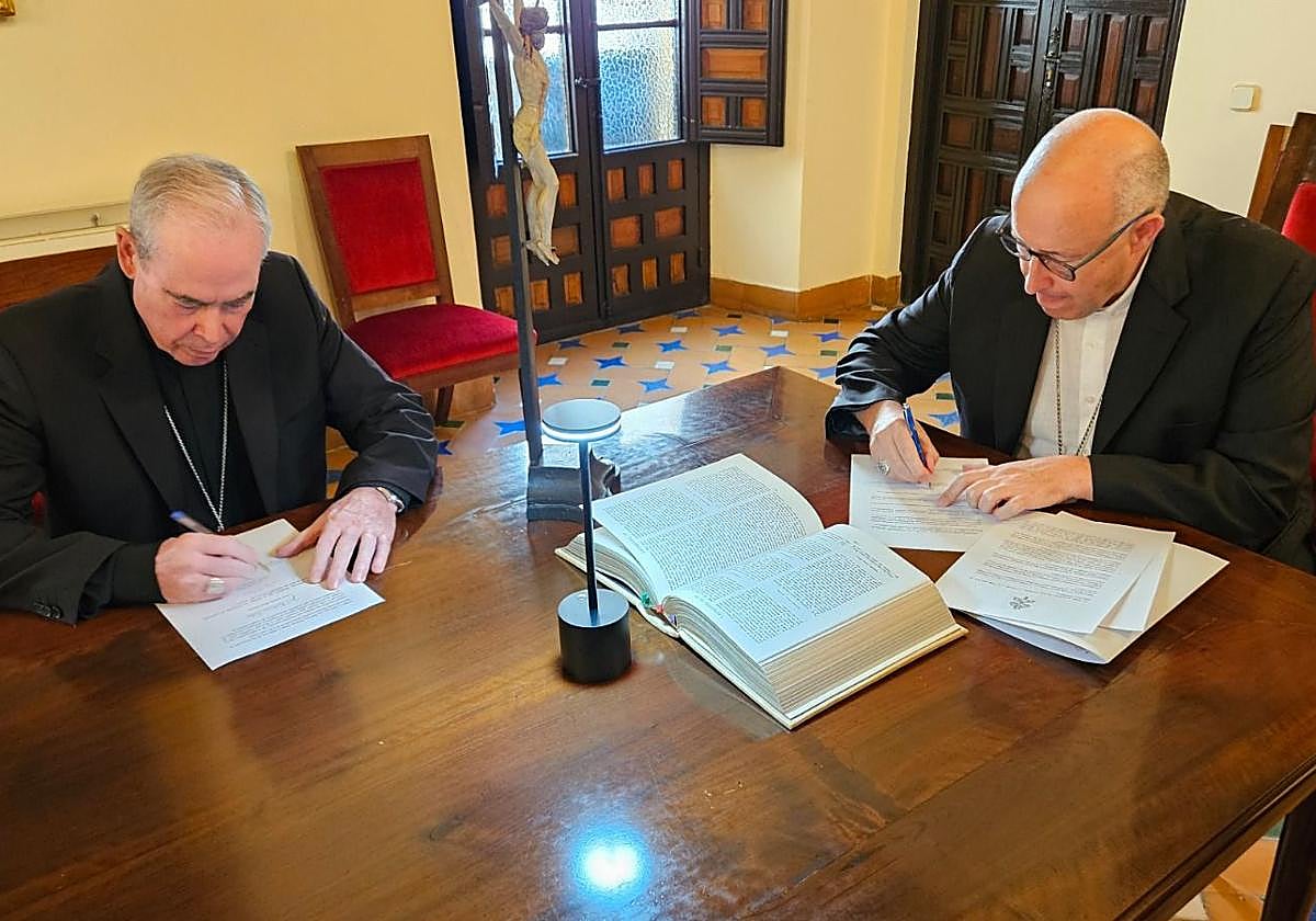 Momento del acto de profesión de fe del nuevo obispo de Málaga.