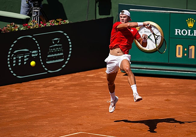 Holger Rune suelta la derecha en suspensión ante Pablo Carreño.