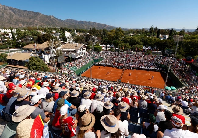 Panorámica de la pista Manolo Santana de Puente Romano, este domingo.