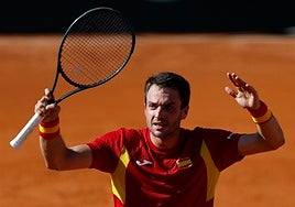 Pedro Martínez celebra la victoria más trascendente de su carrera.