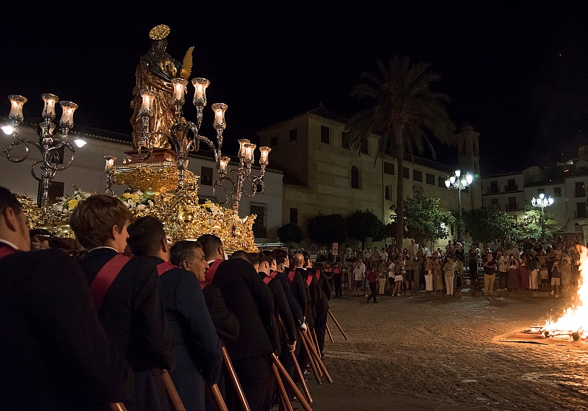 Candela en el Coso Viejo ante el monumento al Infante don Fernando