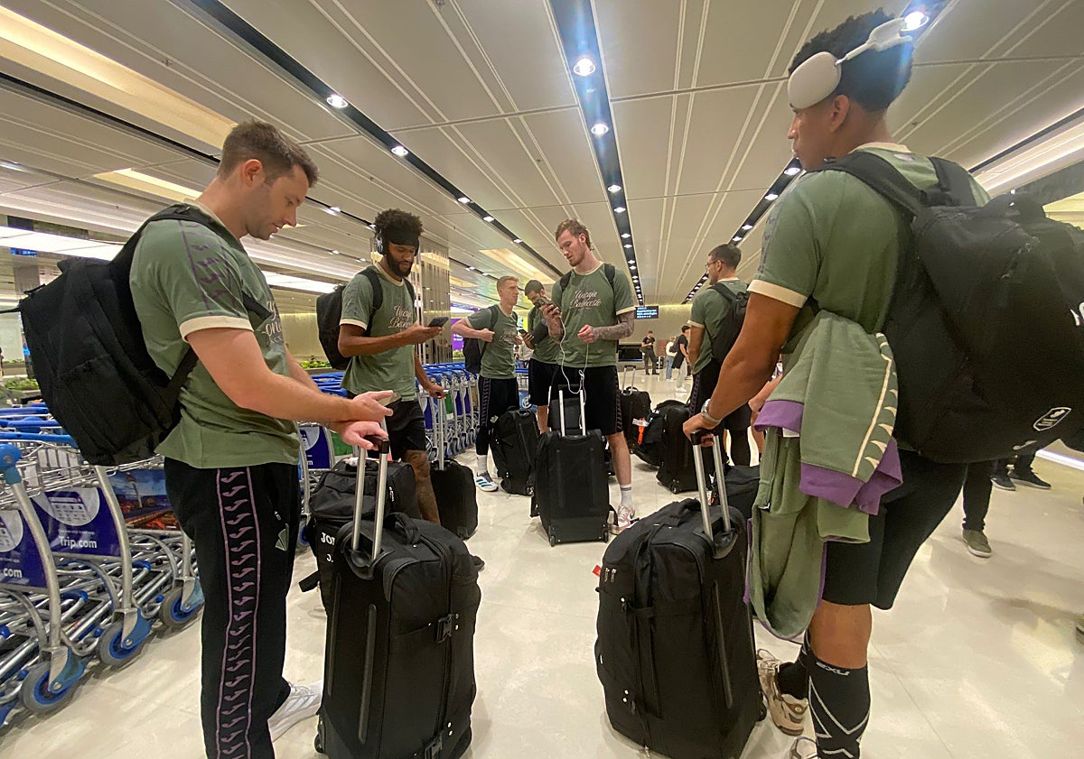 Imagen principal - El Unicaja vela armas en Singapur para aclimatarse al fuerte &#039;jet lag&#039;
