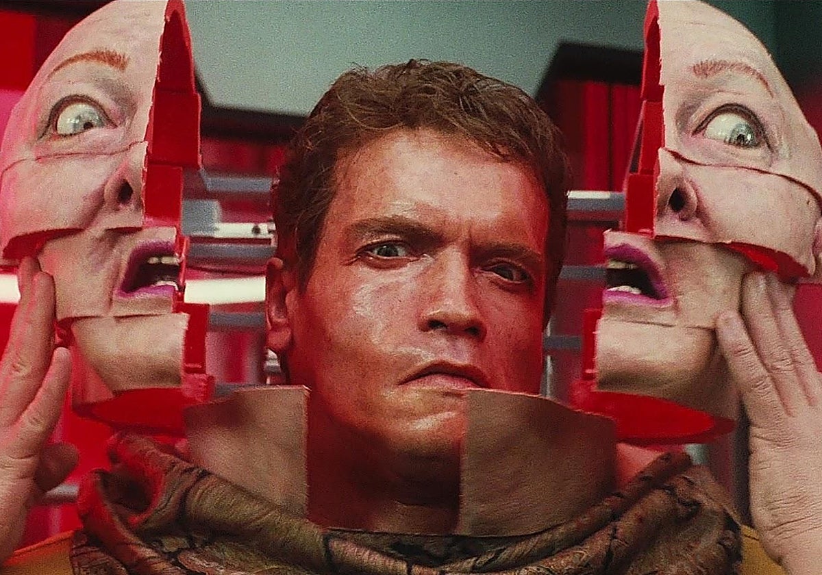 Arnold Schwarzenegger, en un mítico fotograma de 'Desafío total', el título de su intervención en SDCCM.