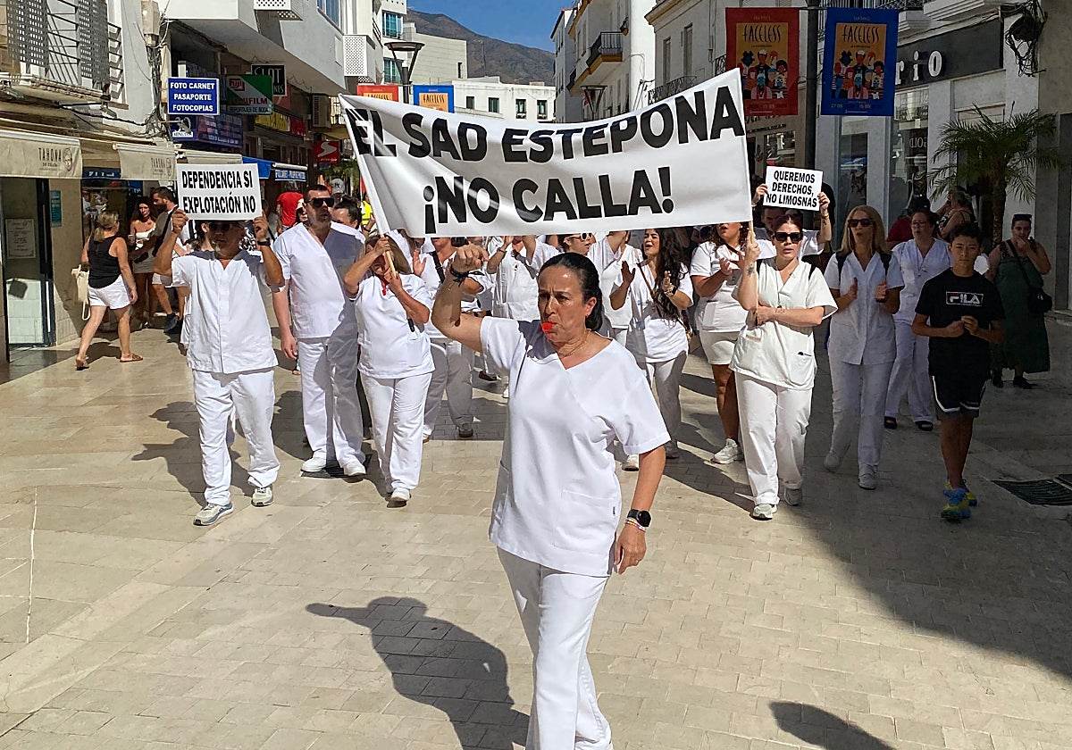 Trabajadoras del SAD durante la manifestación del pasado sábado en Estepona.