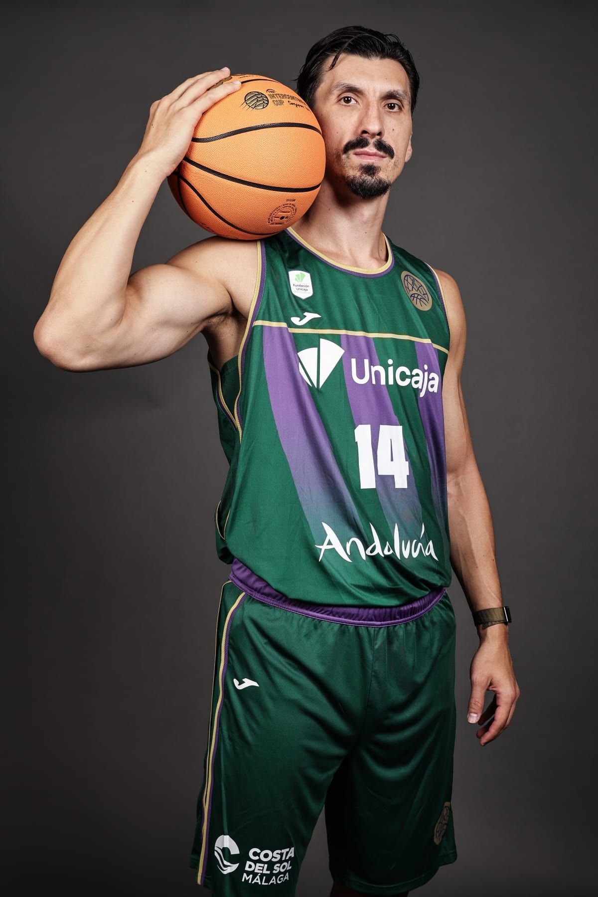Primera foto oficial de temporada del Unicaja en Singapur