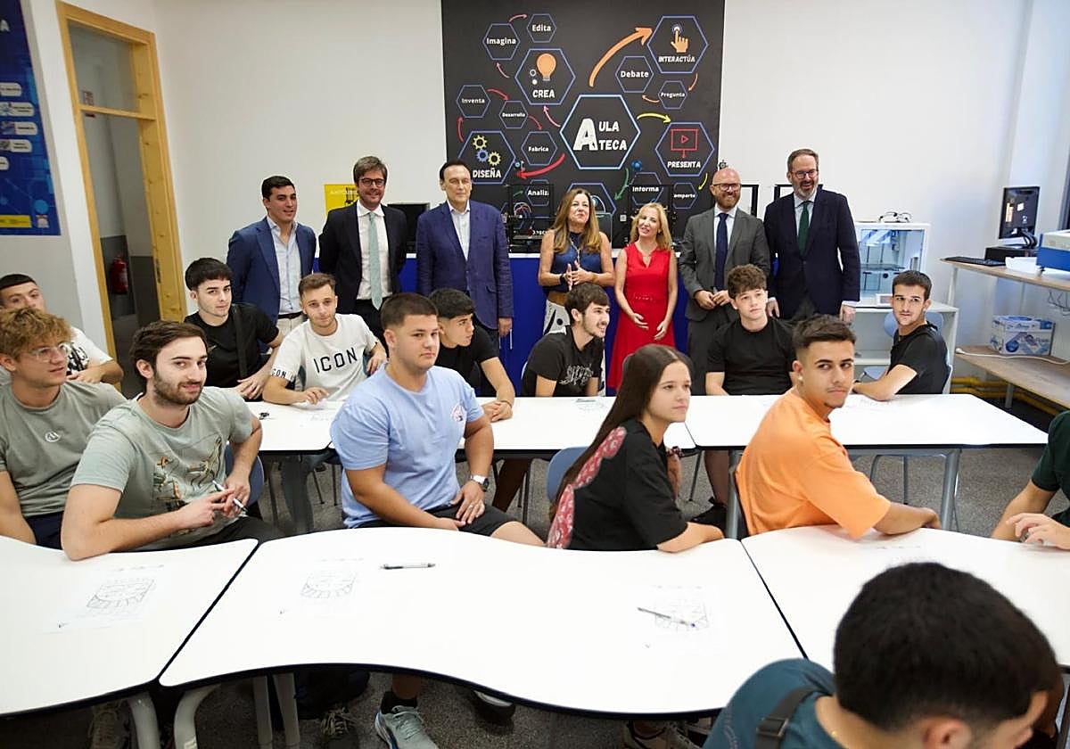María del Carmen Castillo y José Carlos Gómez Villamandos en el inicio en Córdoba del curso de Secundaria, Bachillerato y FP.