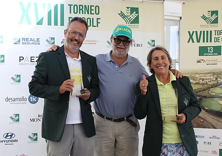 El Director General de la Entidad, Jerónimo Luque, con los ganadores del torneo.