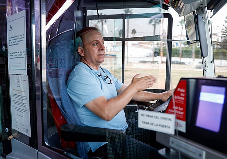 Antonio Raigal, conductor que ha inaugurado la línea.