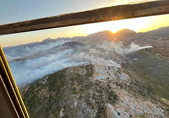 Imagen de las llamas registradas este miércoles en Parauta.