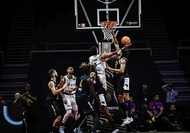 Notas a los jugadores del Unicaja en el estreno de la Copa Intercontinental de Singapur
