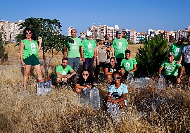 Miembros de Bosque Urbano durante una de sus acciones ambientales.
