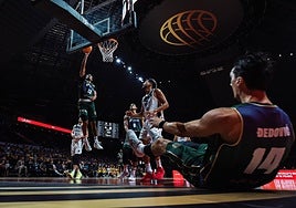 Djedovic se desliza después de dar una asistencia.