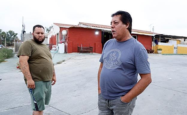Antonio Ricardo Vargas (más de 50 años) y Miguel Marín (31 años) se quieren ir de Los Asperones.