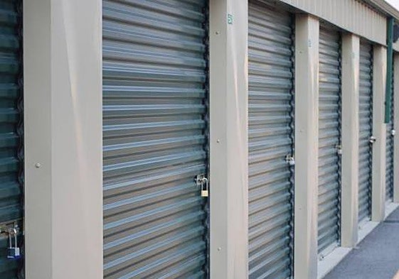 La justicia respalda a una comunidad que prohibió a un propietario dotar de agua a dos trasteros para hacerlos viviendas