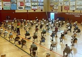 Los aspirantes a las seis nuevas plazas en la plantilla policial de Torrox, en la primera prueba.