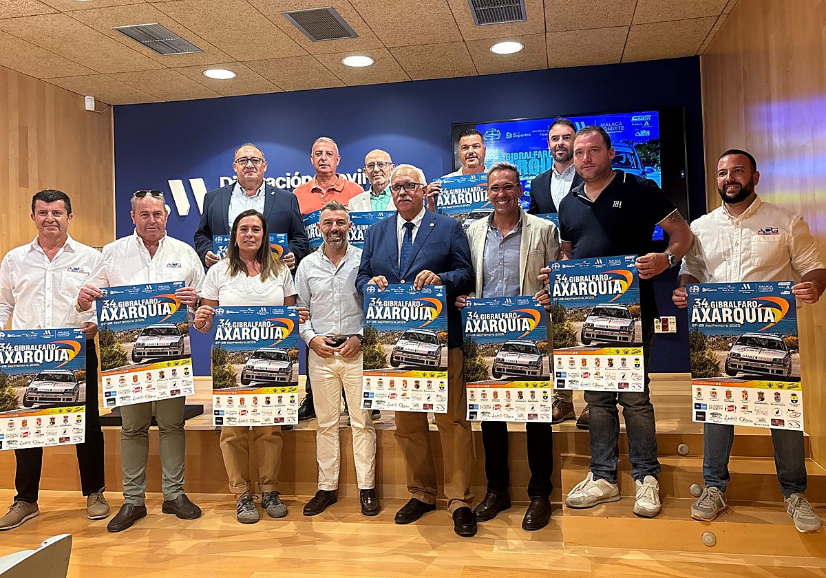 Los representantes institucionales de las localidades por las que discurrirá el Rally y los organizadores, este lunes en la presentación celebrada en la Diputación.