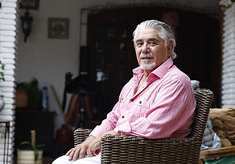 Rafael Santiago Martín de las Mulas, tras la entrevista con SUR por el Día Mundial de la Investigación en Cáncer.