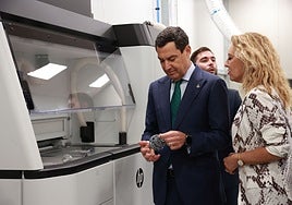 Juanma Moreno y la consejera de Hacienda, Carolina España, en un acto el pasado lunes.