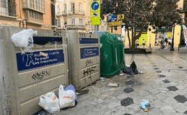 Vista de la Plaza del Teatro muy sucia, denunciada por los lectores.
