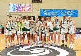 De izquierda a derecha, Camille Zimmerman, Sofía Galerón, Estel Puiggros, Tayra Eke, Celia García, Nadia Merino, Cesarina Capellán, Alba Orois, Carmen Guillén, María Peña, Bintou Lo Sylla y María Roters.