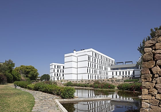 El nuevo edificio de apartamentos en la tecnópolis.