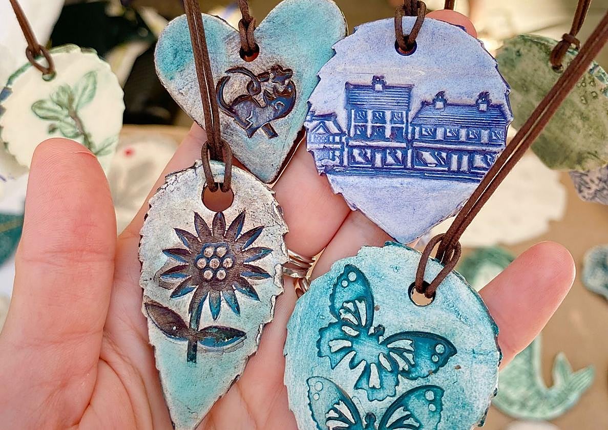 Artesanía en el Soho Mercado Urbano este domingo.