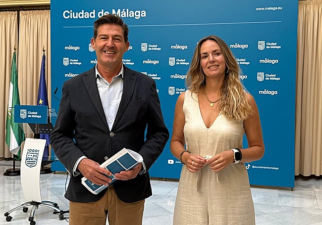 Los concejales de Vox Antonio Alcázar y Yolanda Gómez.