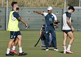 Ángel Mateo, a la izquierda, en el entrenamiento del miércoles.