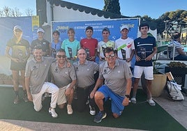 Los ganadores y finalistas masculinos y femeninos de dobles.