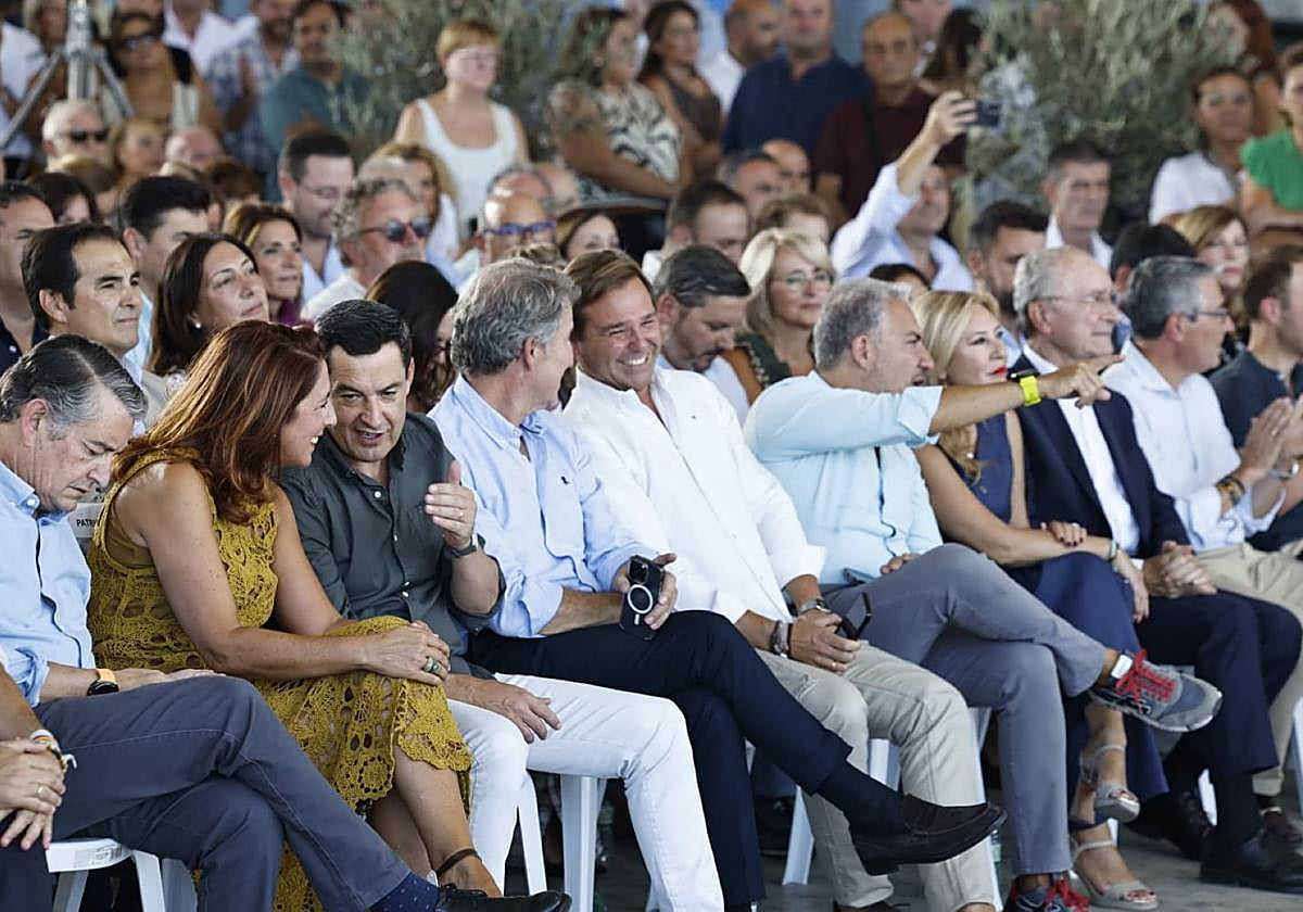 Elías Bendodo, Carolina España y De la Torre, en un reciente acto del PP.