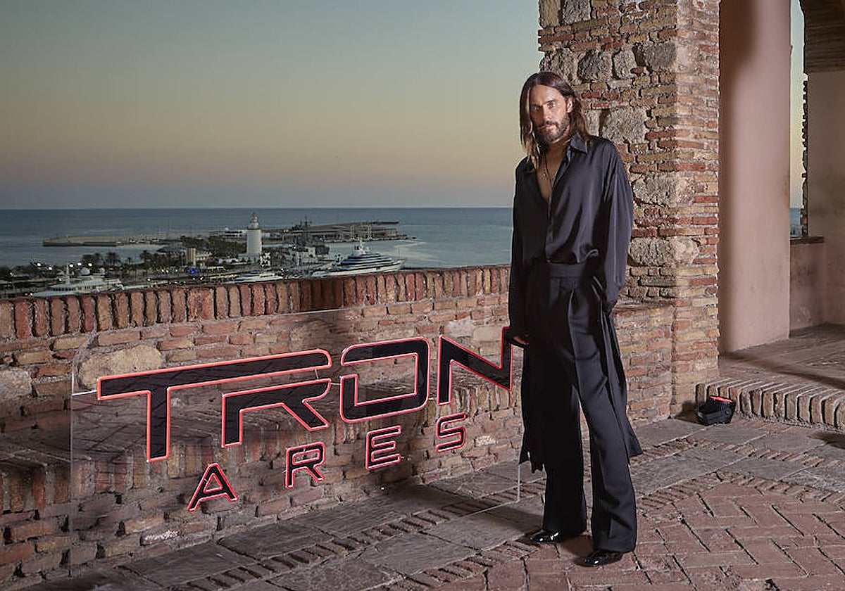 El actor Jared Leto, en la Alcazaba, con la Farola al fondo, este viernes en Málaga.