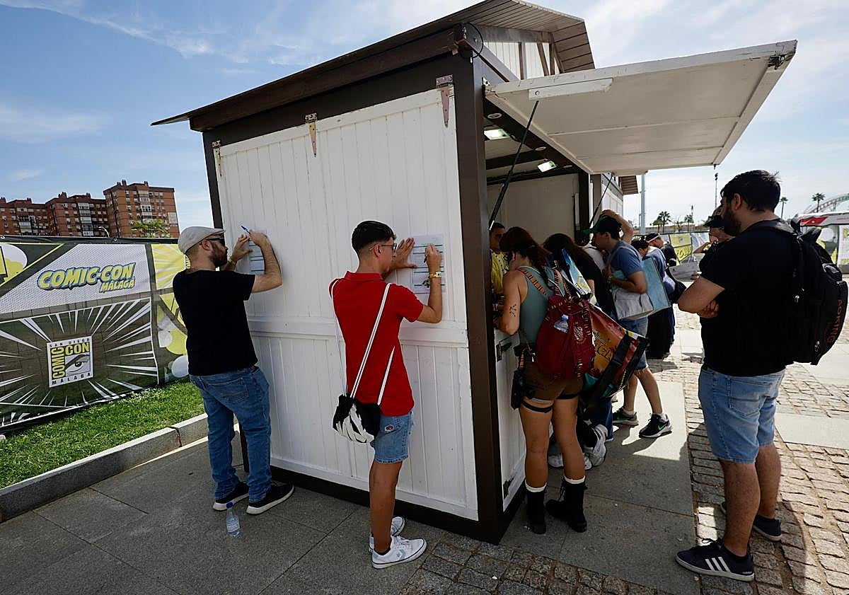 Imagen principal - San Diego Comic-Con Málaga recupera su ritmo habitual tras el colapso de la mañana por la afluencia masiva