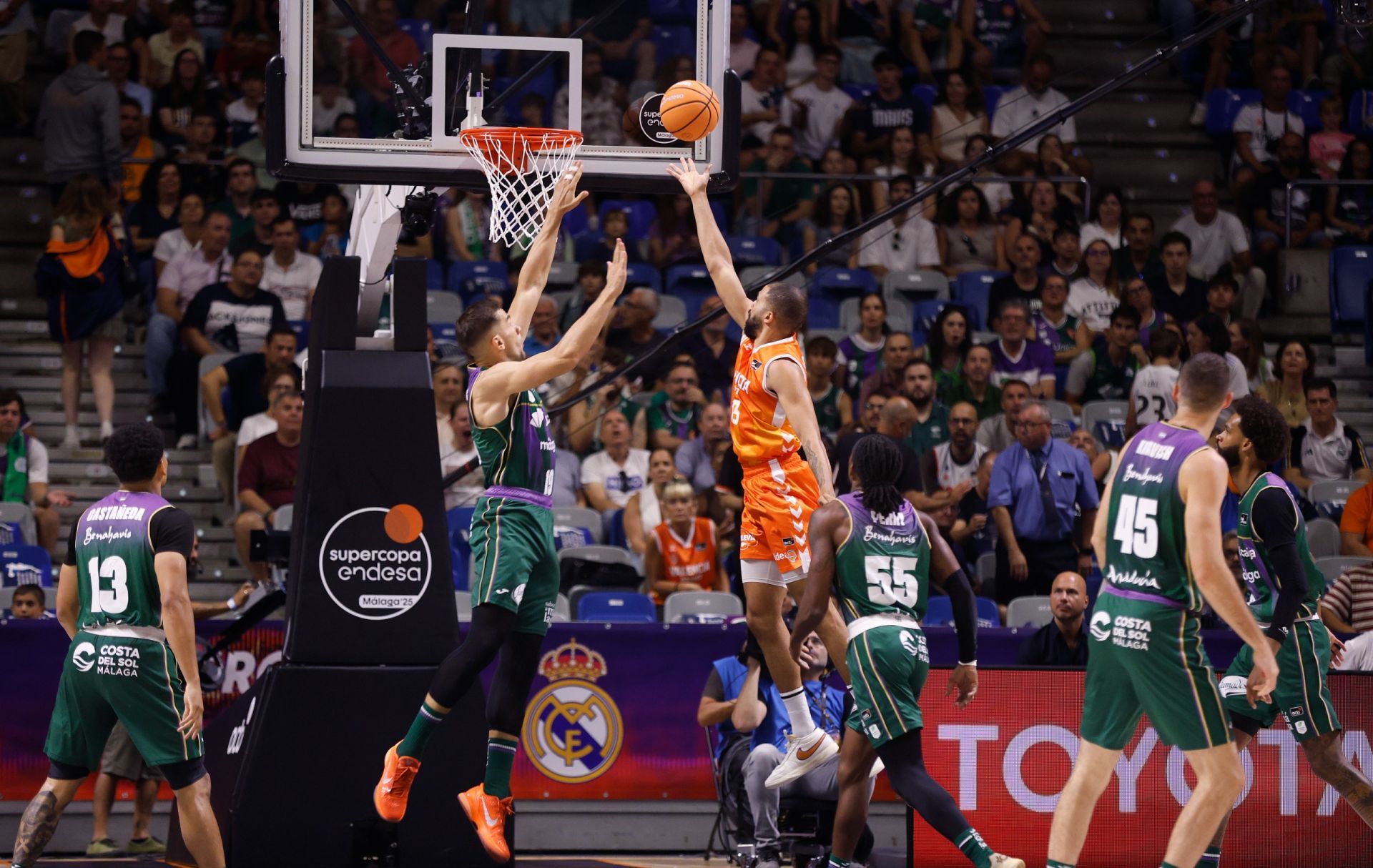Unicaja-Valencia Basket: las mejores fotos de la semifinal de la Supercopa 2025