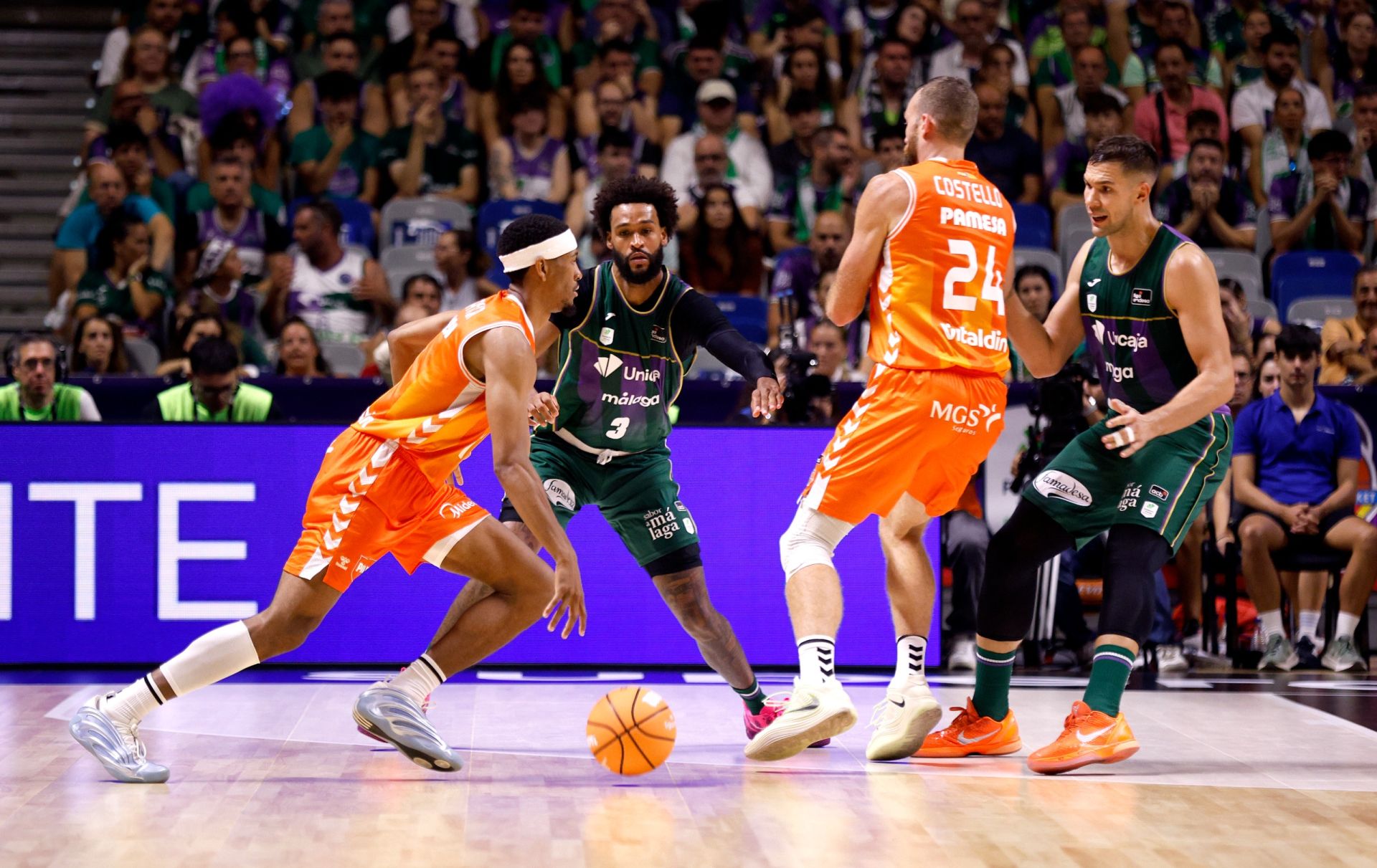 Unicaja-Valencia Basket: las mejores fotos de la semifinal de la Supercopa 2025