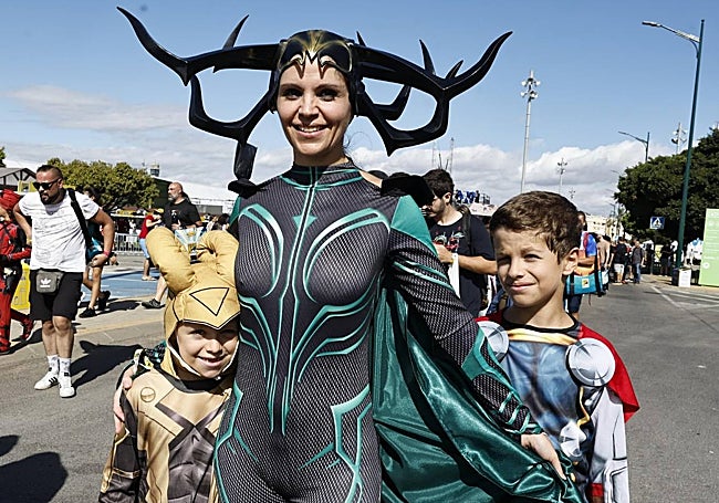 Familias enteras disfrazadas fue la nota habitual ayer en la comic-con.
