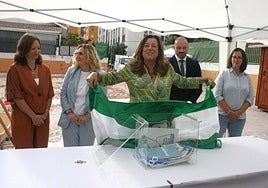 La consejera de Desarrollo Educativo en el acto de la puesta de la primera piedra, en presencia de la delegada de la Junta en Málaga, Patricia Navarro, la alcaldesa de Fuengirola, Ana Mula, y el director general de la Agencia Pública Andaluza de Educación, Manuel Cortés.