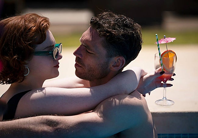 Hannah Onslow y James Nelson-Joyce, de vacaciones en una piscina de Marbella.