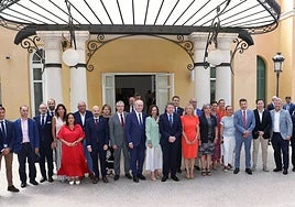 Foto de familia de la primera mesa de movilidad de la Costa, que impulsa el Gobierno.
