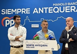 El concejal José Manuel Fernández, el vicepresidente Juan Rosas y el alcalde Manuel Barón
